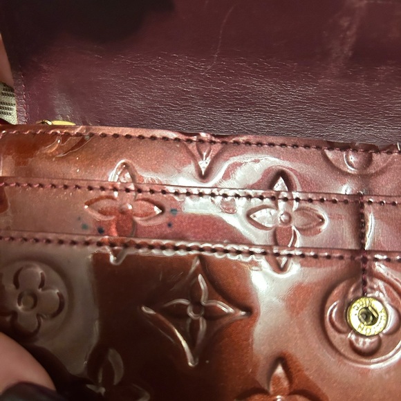 Authentic LV Vernis burgundy wallet - Picture 10 of 11
